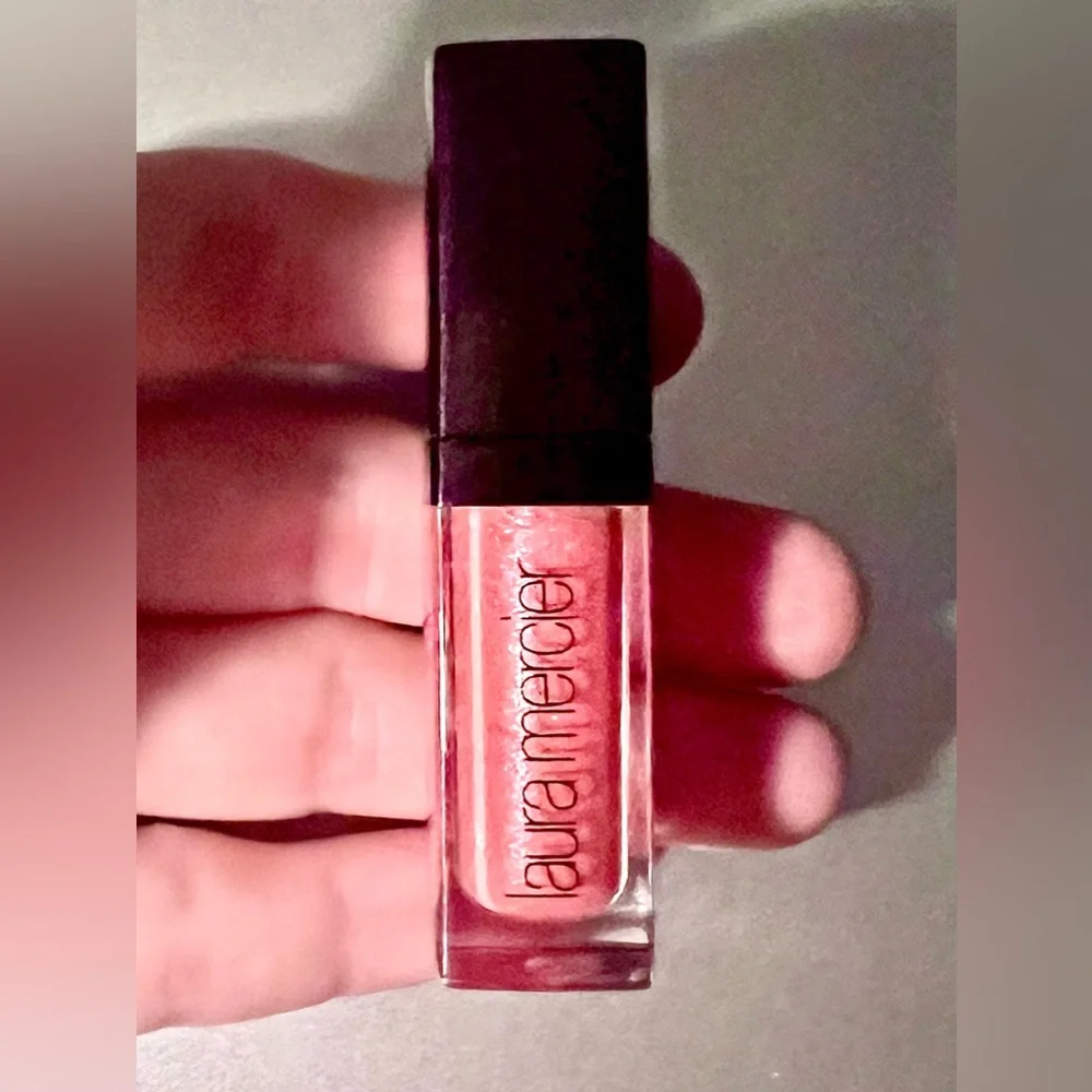 Laura Mercier 